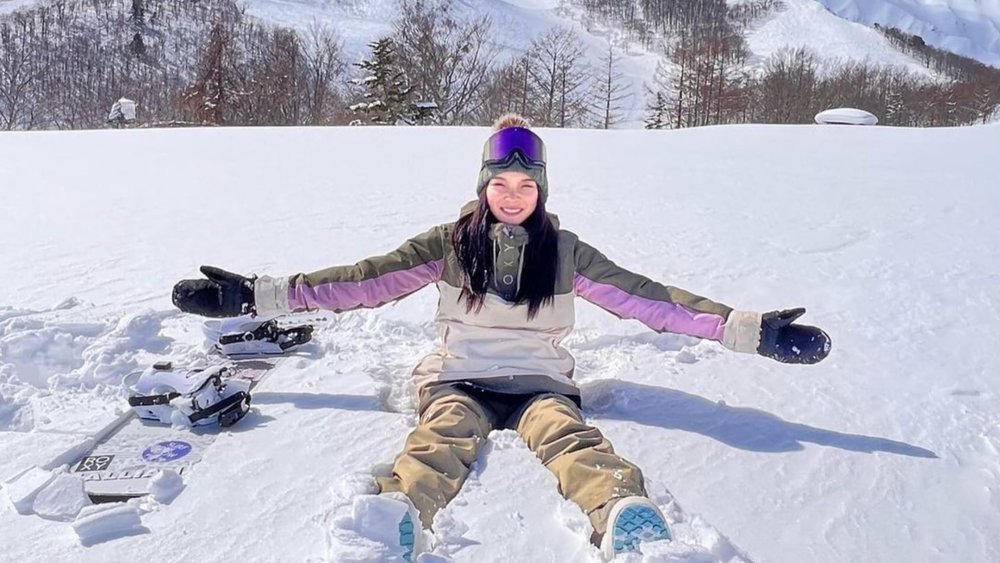 Sorry can’t talk. Busy making snow angels at Happo One! Image credit @aka_poyo on Instagram