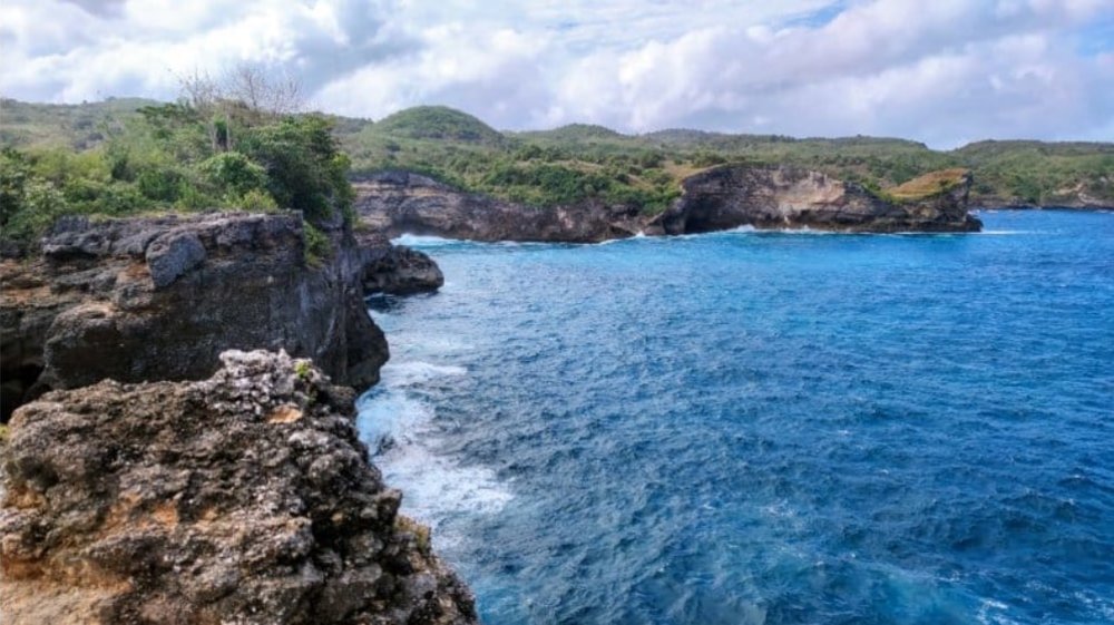 nusa penida cliffs daytime