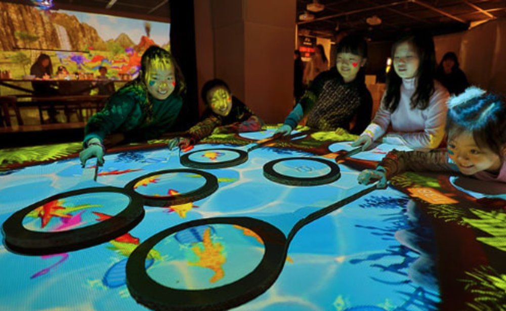 kids playing at Headrock VR