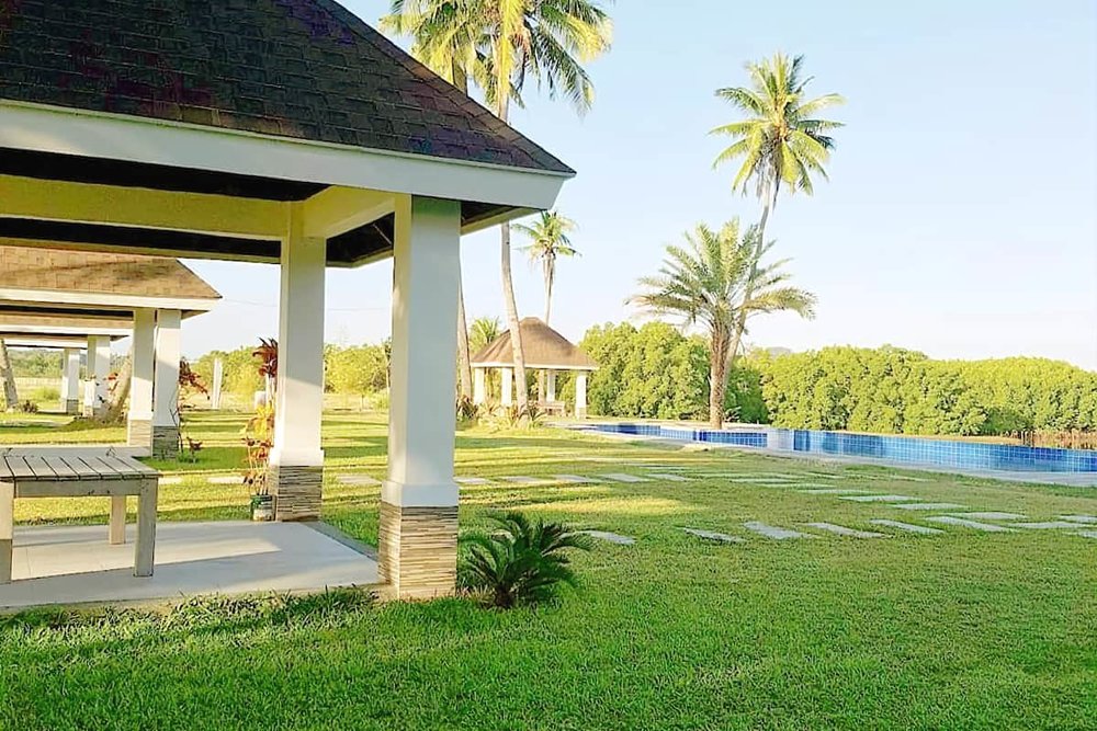 pool gazebo and infinity pool