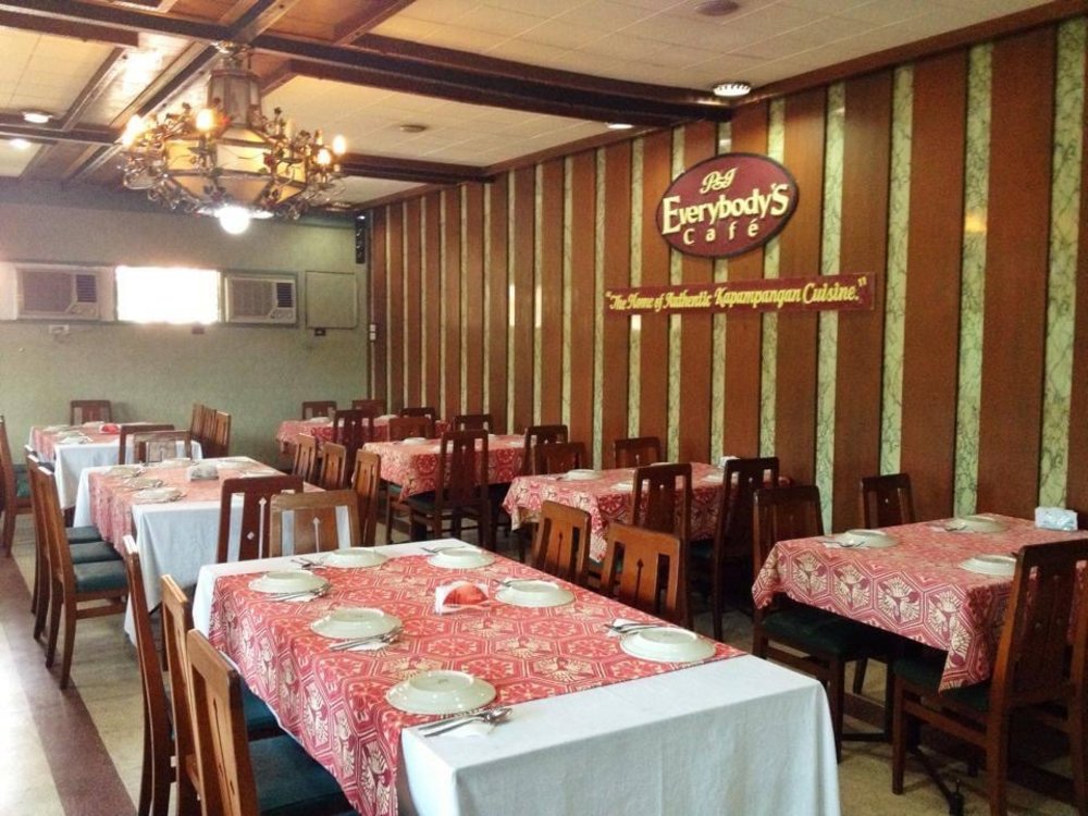 Kapmpangan restaurant dining area
