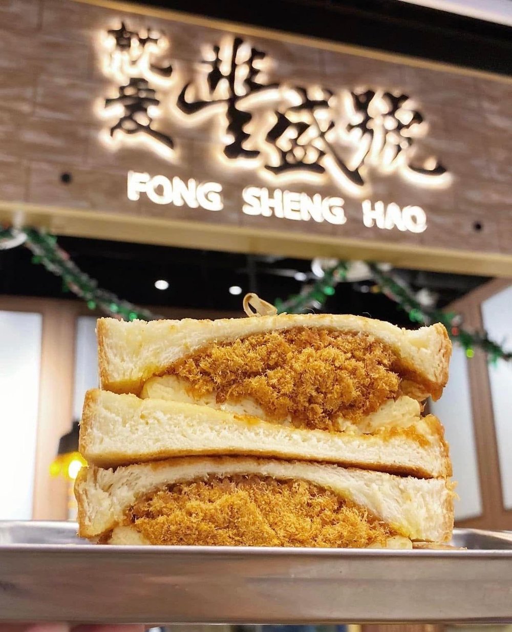 Sandwich with chicken flakes