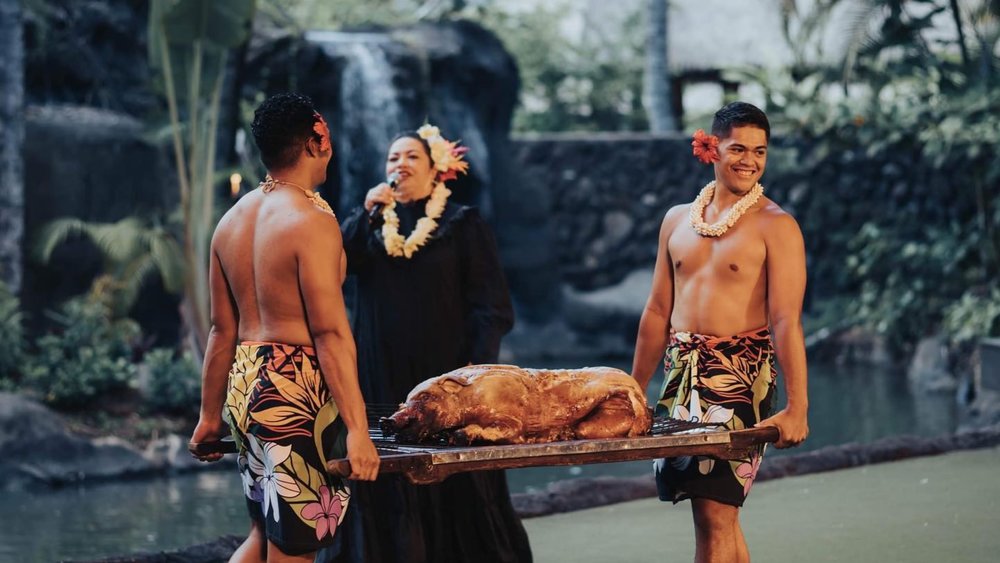 Feast on traditional food at the Polynesian Cultural Centre. Credits: @polynesianculturalctr