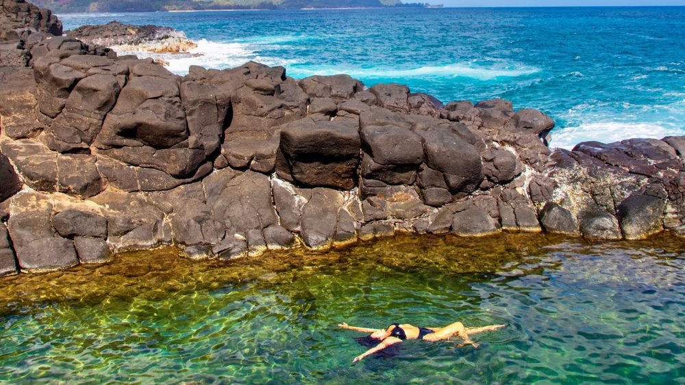 Anini Beach has tons of small spaces to explore along the reef. Credits: @shotbyjp__