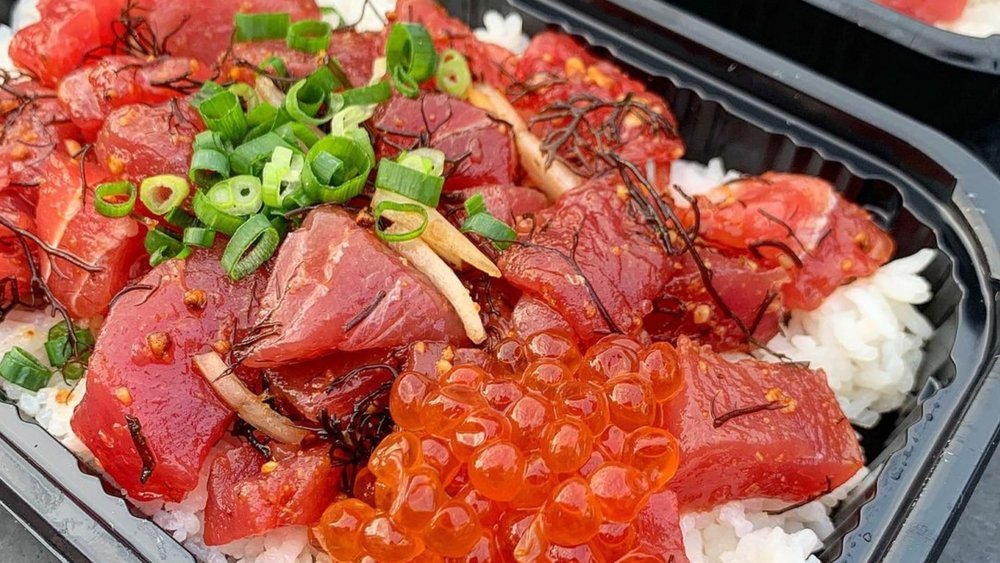 Have your fill of poke bowls in Hawaii! Credits: @auntiemarie
