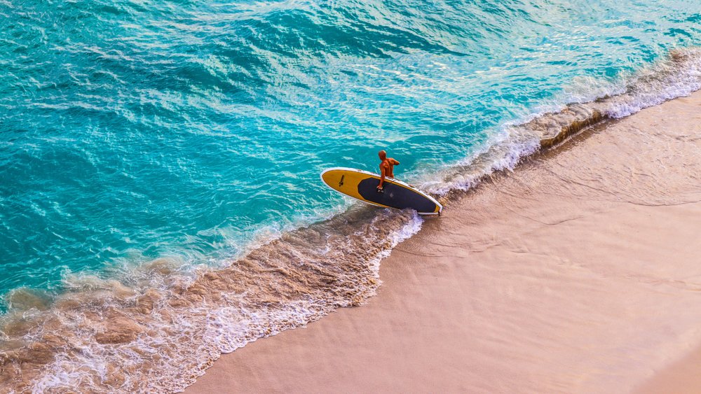 Catch a wave at Waikiki, one of Honolulu’s famous surf spots. Credits: Nakul on Unsplash