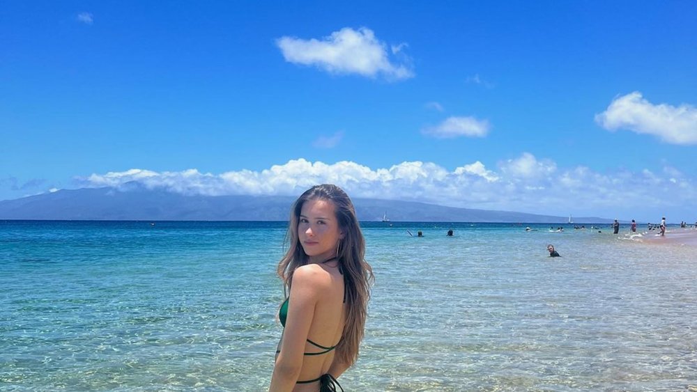 Ka’anapali Beach is one of Maui’s finest, thanks to its oh-so-clear waters! Credits: @inna_alexsandra on Instagram