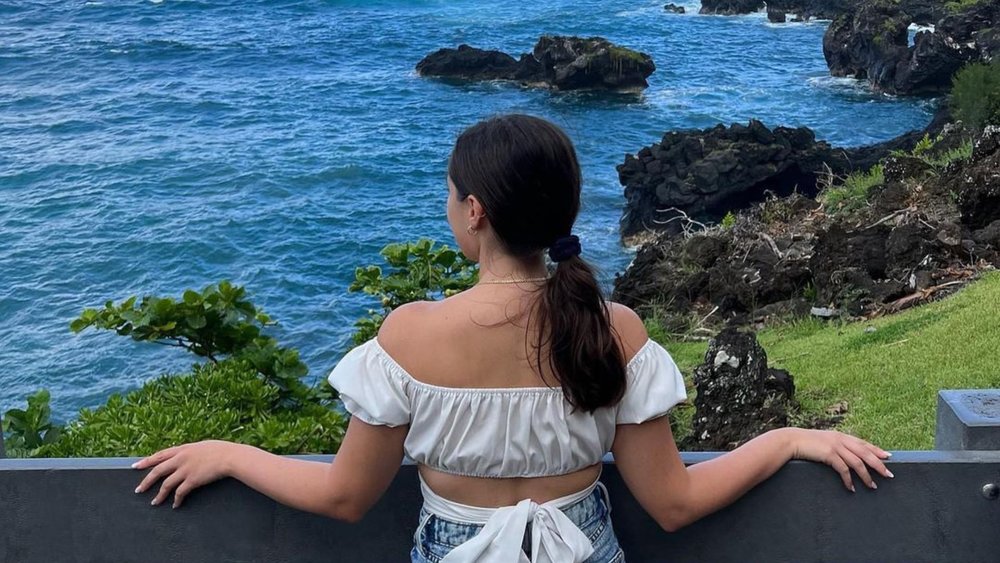 Have your fix of sea and greenery at Wai’anapanapa State Park. Credits: @maggiesalernorealty on Instagram