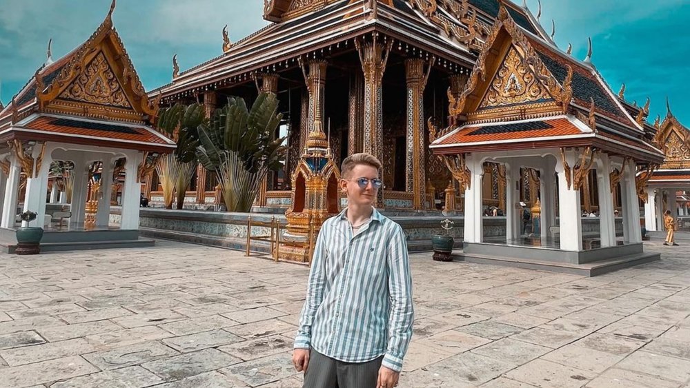 Spot some of the most jaw-dropping Thai architecture inside the large palace complex! Image credits: @schwen1900 on Instagram