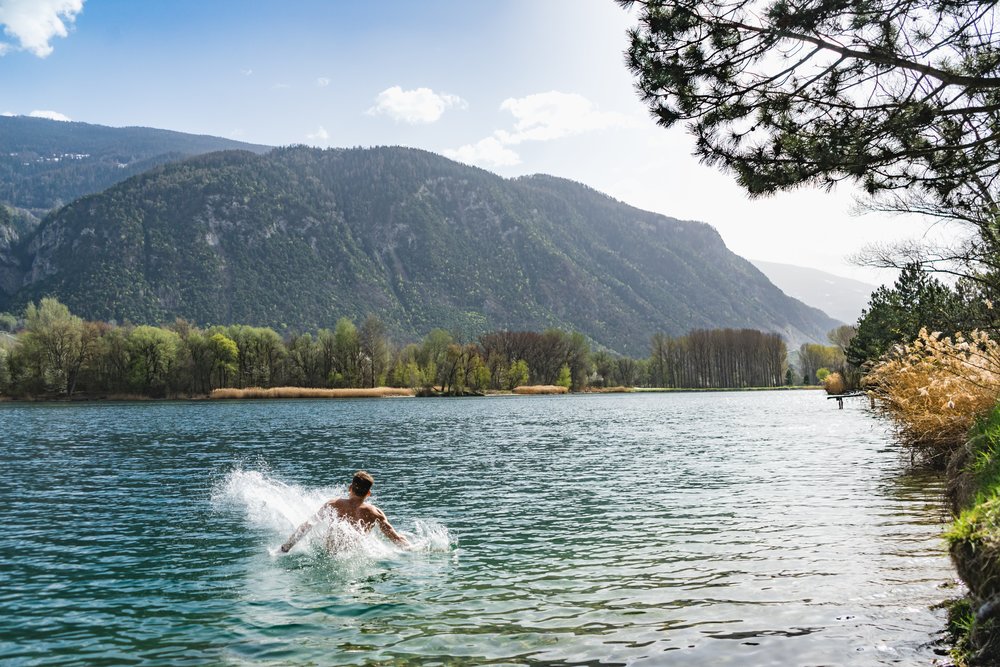 Man swimming in a lake in Sierre