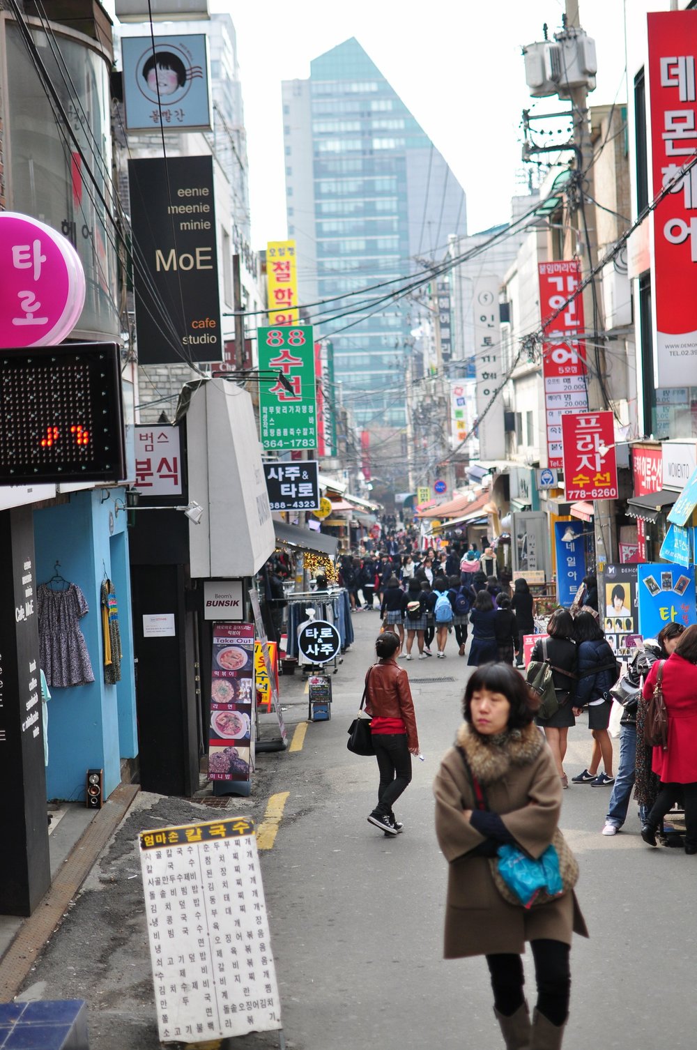 People checking out the stores on Ewha Women’s University shopping street