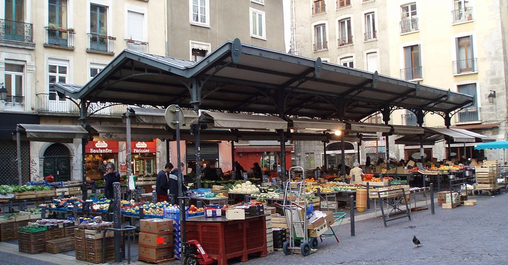 Các khu chợ địa phương ở Grenoble Pháp