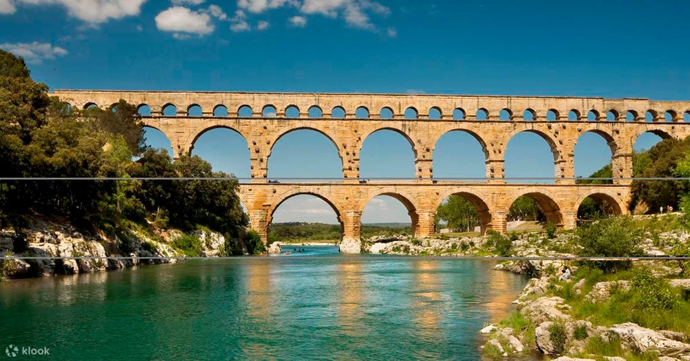 Cầu dẫn nước Pont du Gard