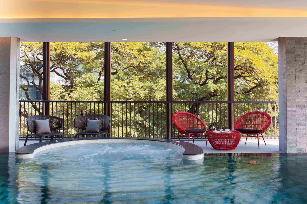 มีสระว่ายน้ำในร่มไม่ต้องกลัวร้อน