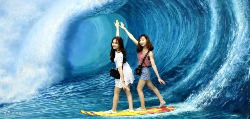 จูงมือเพื่อนรักไปโต้คลื่น