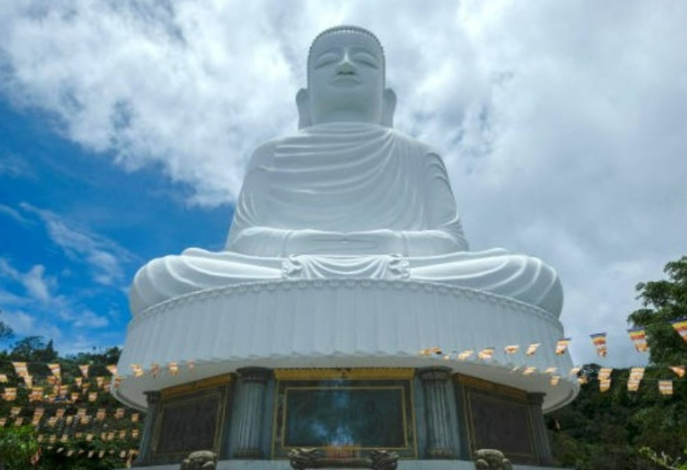 ไหว้พระขอพรที่วัด Linh Chua linh Tu