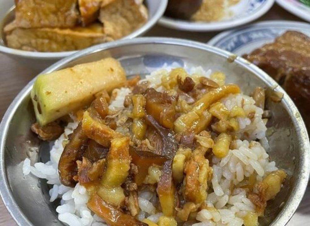 台北美食：金峰滷肉飯