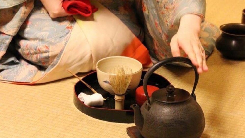 Traditional Japanese tea set. Credit: glo.power