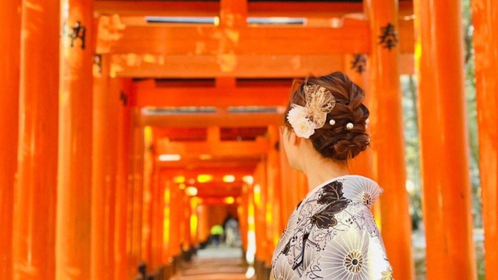 Begin your journey from the human world to the sacred realm by crossing the tori gates.  Image credits: @52286suzuu8c on Instagram