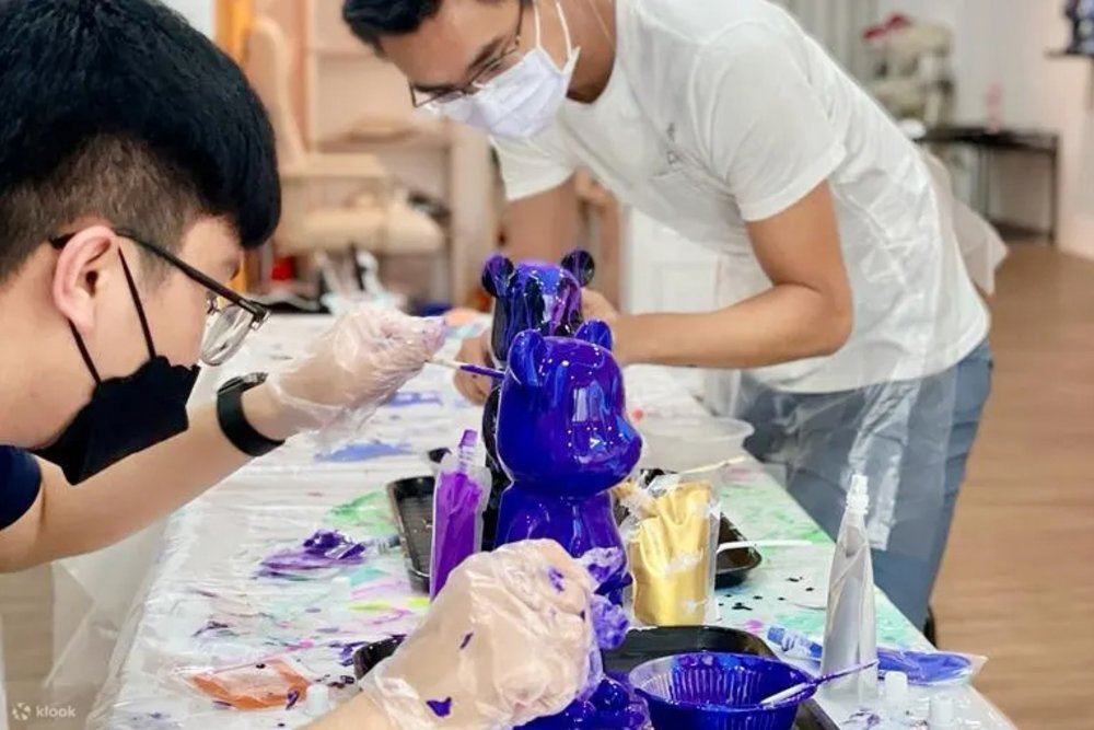 The Moments Studio Malacca Fluid Pouring Bear Brick Workshop