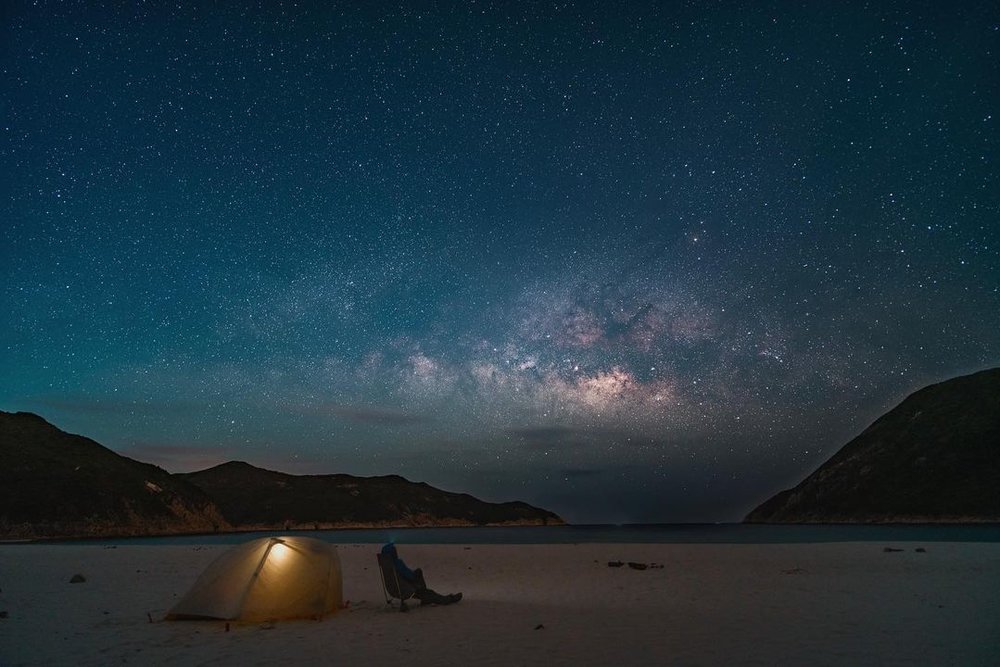 有些人喜歡趁露營，拍下難得一見的香港。@wander.damon