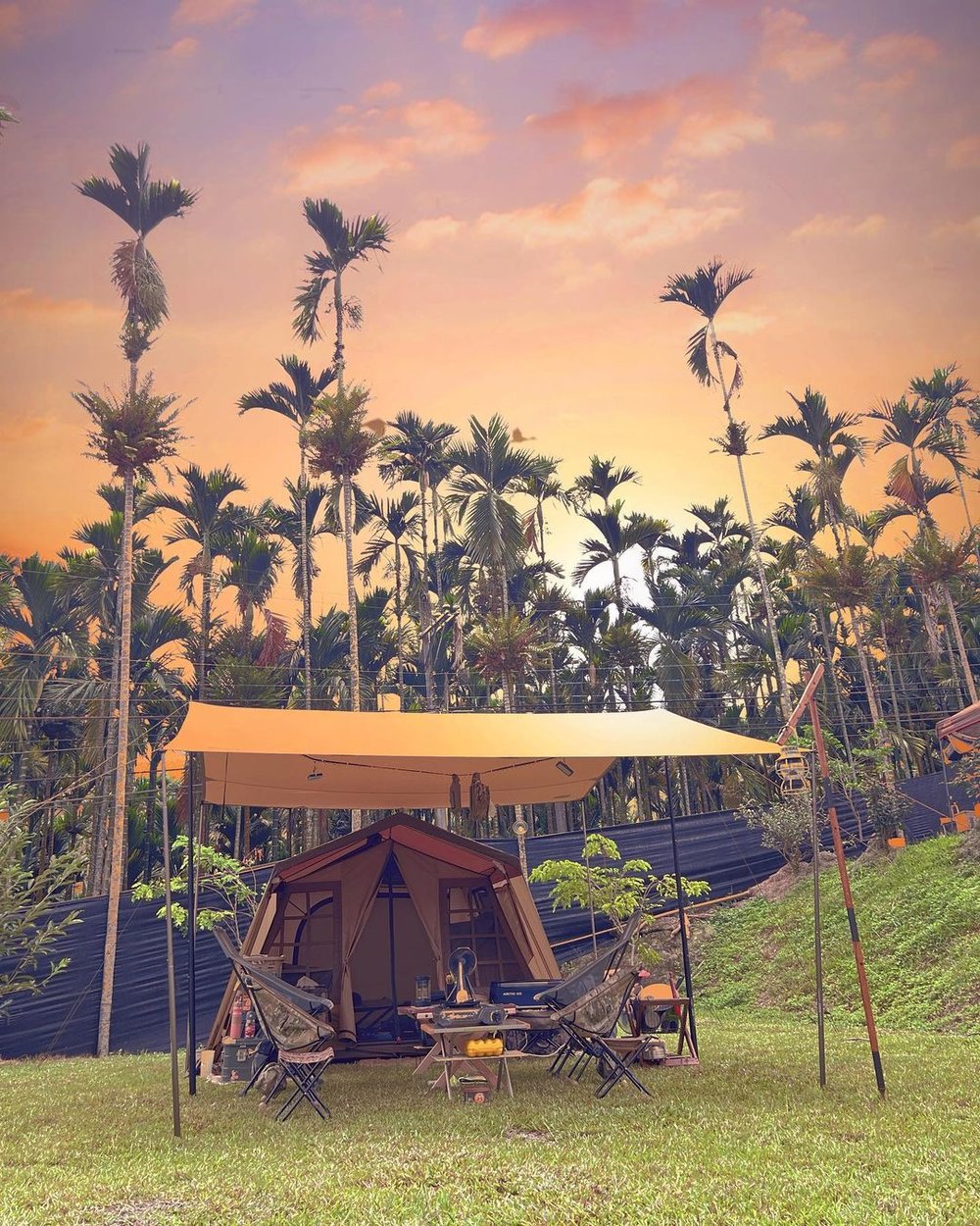 帳篷位置因應場地活動安排或搭建在場內不同草地營區。@sixeriverson