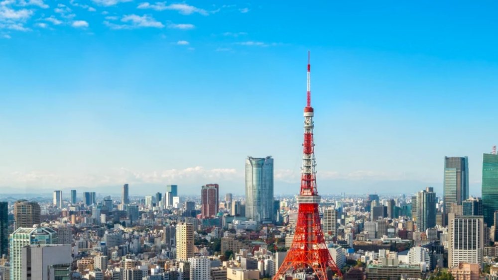 Snap a postcard-worthy photo of the Tokyo Tower!