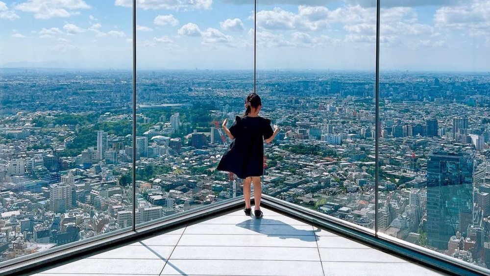 Peek into the endless Tokyo skylines! Image credits: @amiy0616 on Instagram