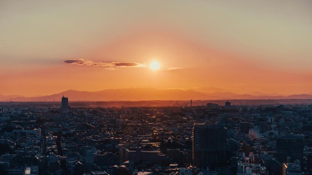 Just across the tower lies the perfect cone of Mt. Fuji. Image credits: @ren.darkroom on Instagram