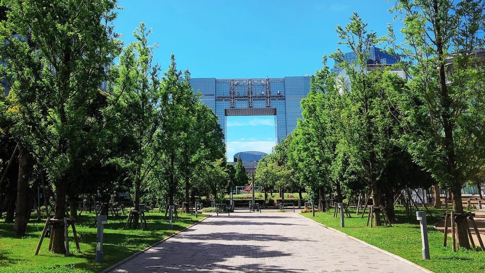 This sky-rise building resembles France’s Toit de la Grande Arche. Image credits: @kaytanaka725 on Instagram