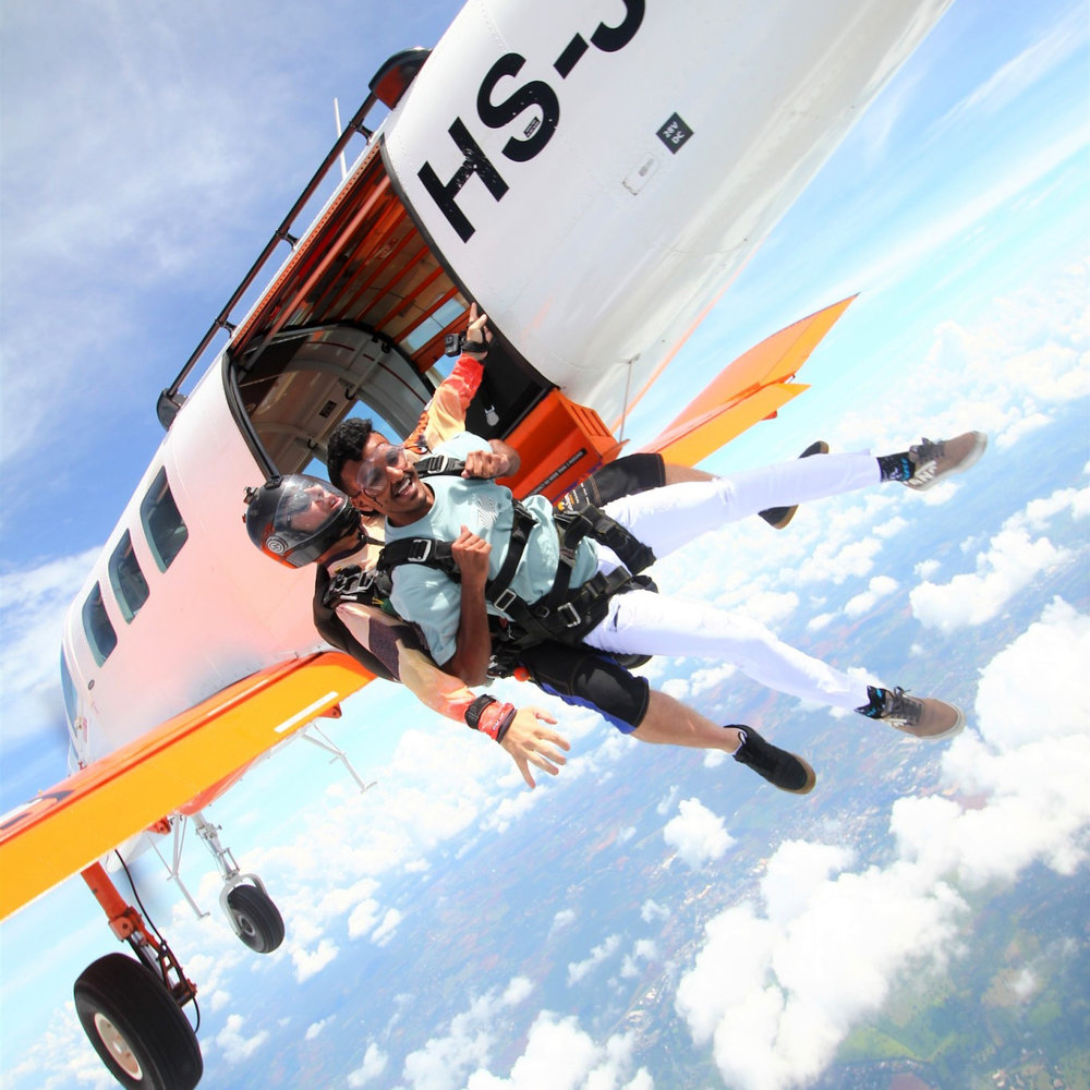 2 man diving from the airplane 