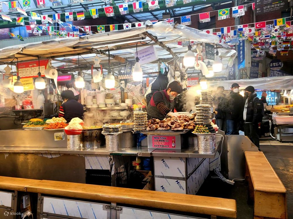 best places to shop in seoul gwangjang market
