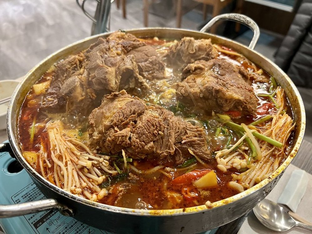 韓國美食推薦:馬鈴薯排骨湯