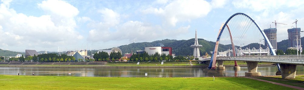 River, bridge, and attractions in Daejeon