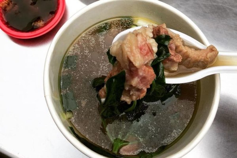 饒河街夜市美食:紅燒牛肉麵、牛雜湯