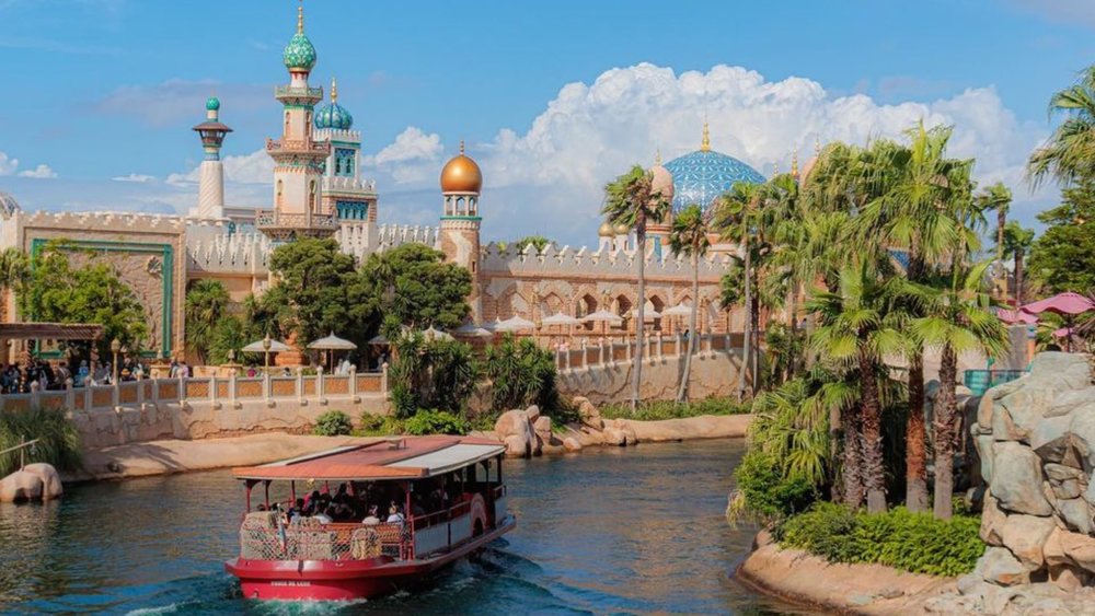 You can hop on the Transit Steamer Line for a tour of the park via the waters. Credit: @hinata.disney_647 on Instagram 