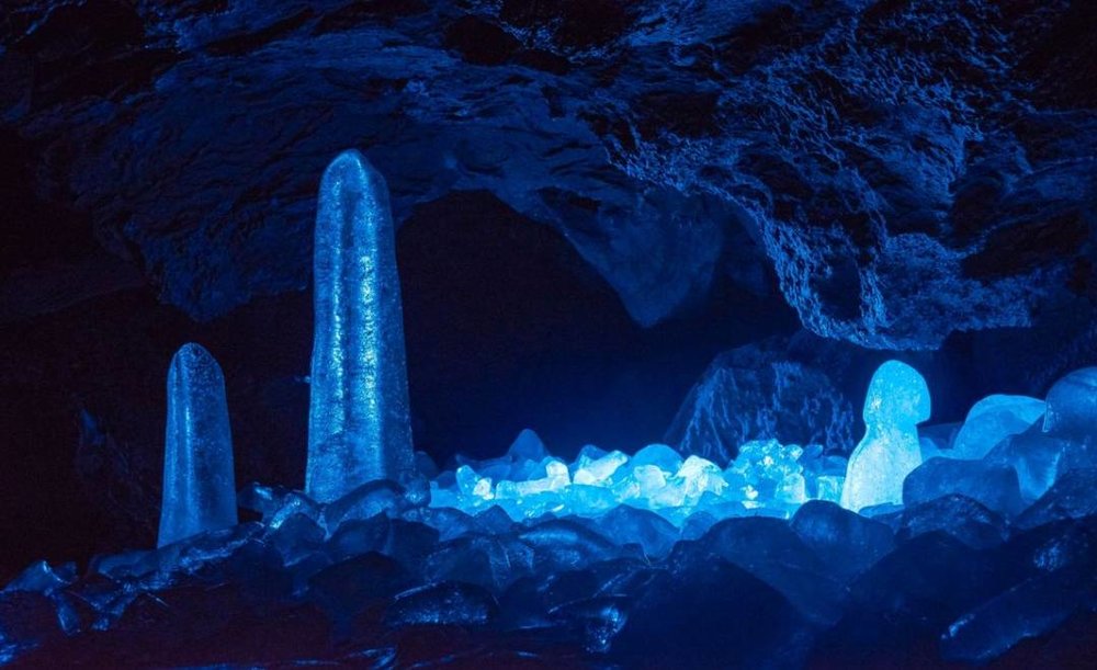 鳴沢氷穴（山梨）