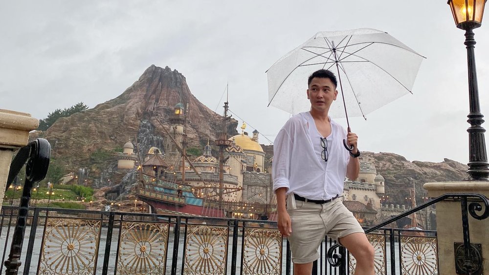 While Disneyland has a castle as the centrepiece, DiseySea has an active volcano! Credit: @ichiivillaruz on Instagram