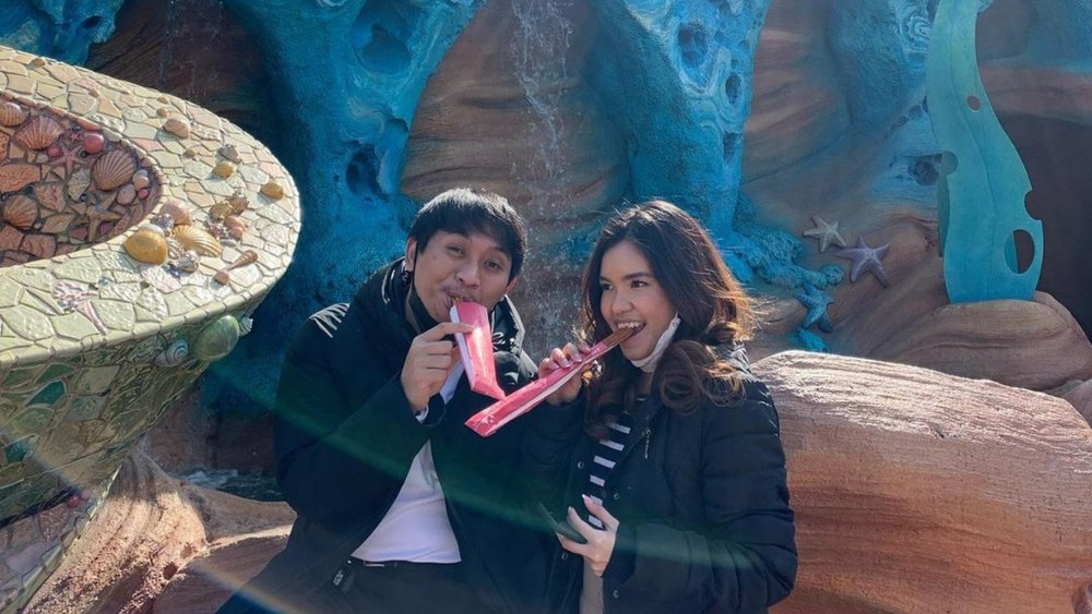 Share a churro with a loved one! Credits to @aeverymakan