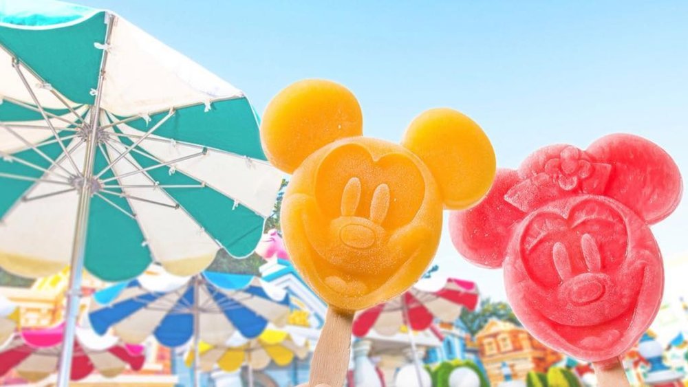 Beat the summer heat with a Mickey and Minnie Ice Pop! Credits to @sweetdisneytreats