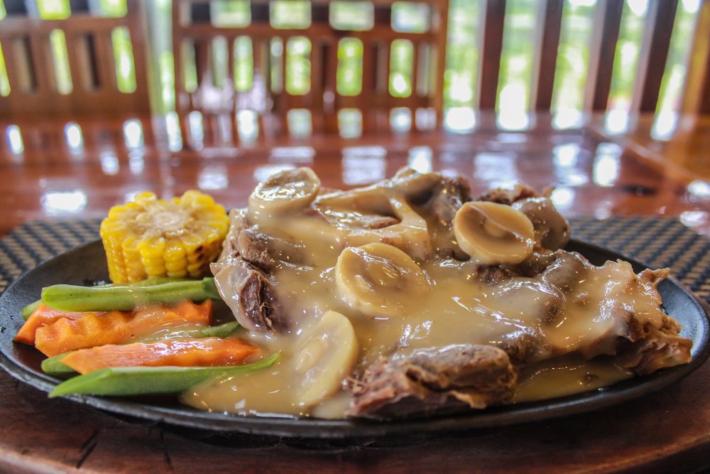 Tenderloin steak with gravy