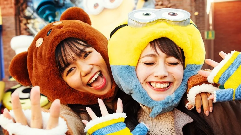 Cosy up for winter with warm Despicable Me-themed clothes. Credits to @universal_studios_japan