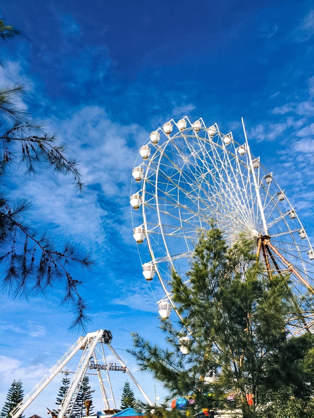 White big ferris wheel