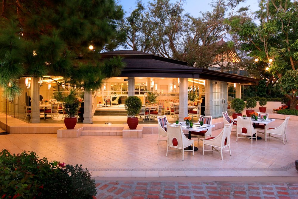 Taza Fresh Table view from outside at night