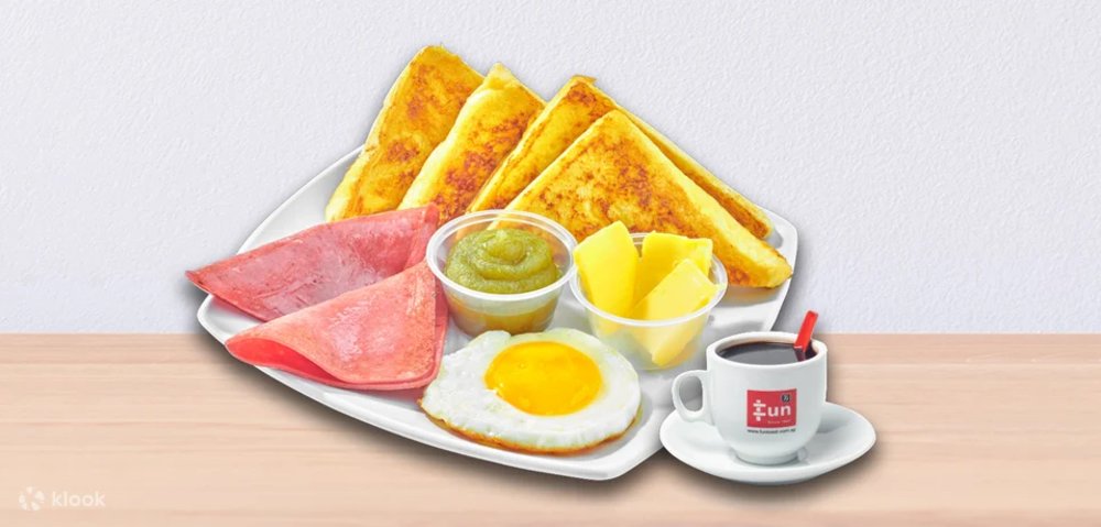 Toasted bread with ham, egg and cheese
