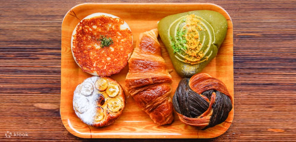 Different kind of bread in a plate