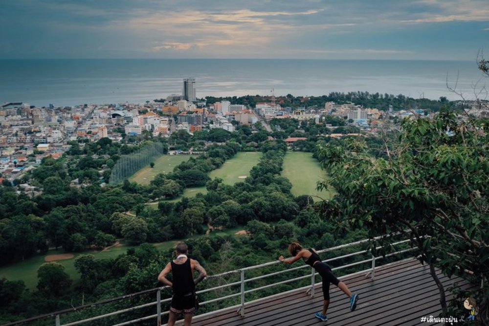 แวะชมวิว ณ จุดชมวิวเขาหินเหล็กไฟ