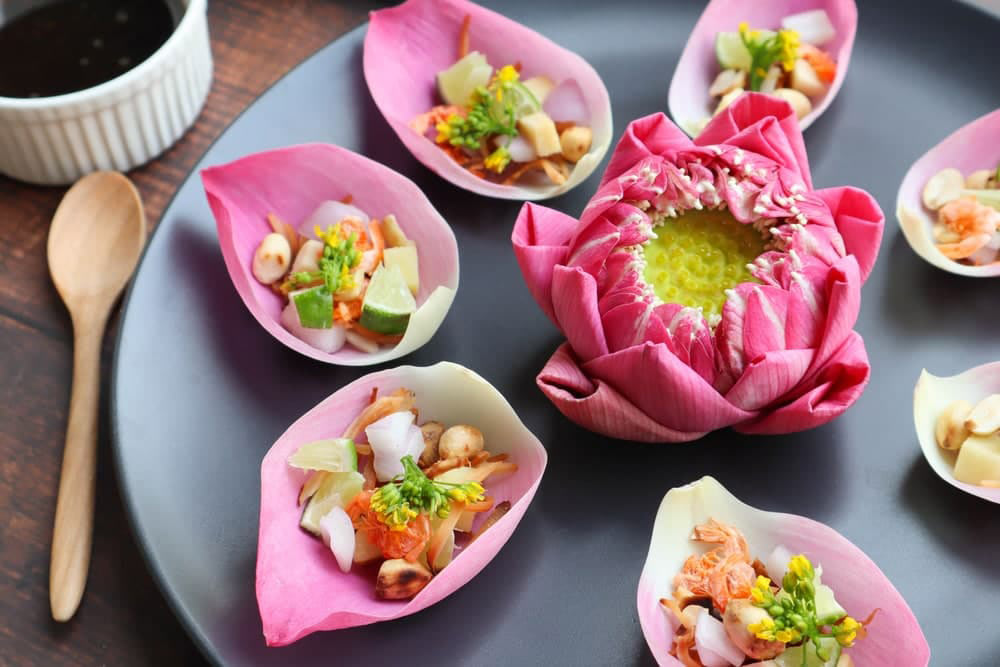 เมี่ยงกลีบบัว เมนูเด็ดคุ้งบางกะเจ้า ขอบคุณรูปจาก อพธ.