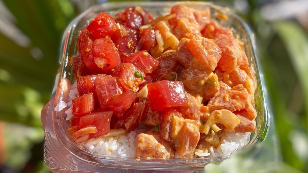 Spicy mayo and ahi tuna, anyone? Credits to @fiongoneeating