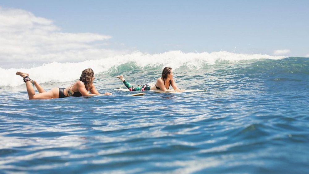 Maui’s Launiupoko Beach has ideal waves for learning surfing. Credit: @brette_ann on Instagram